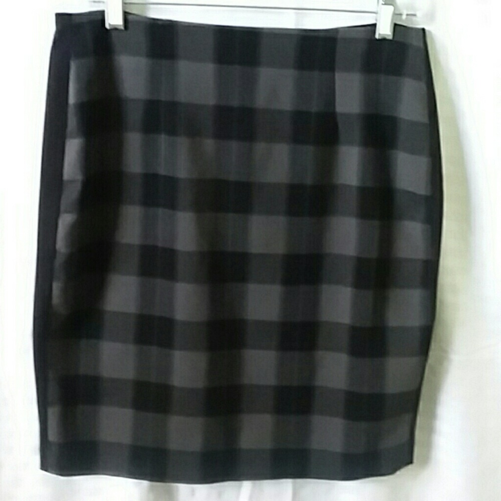 Banana Republic Black & Grey Plaid Midi Skirt